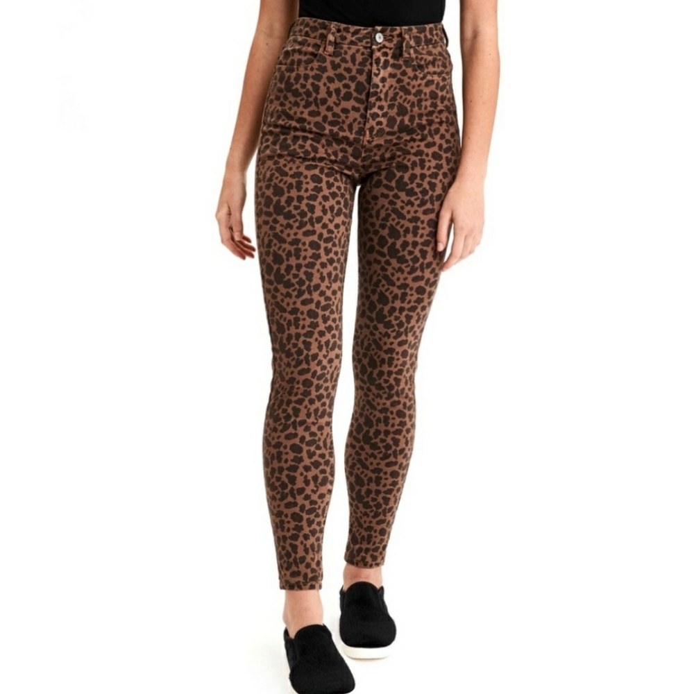 🆕️ American Eagle • Curvy Super High Rise Leopard